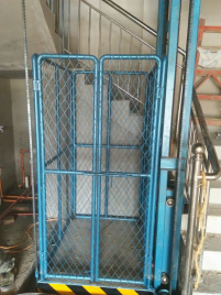 滄州國際機(jī)電五金城采購導(dǎo)軌式升降貨梯